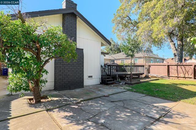 90 Manville Ave, Pittsburg, CA 94565