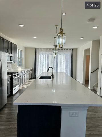 2949 Reflection Drive, Naperville, IL 60564