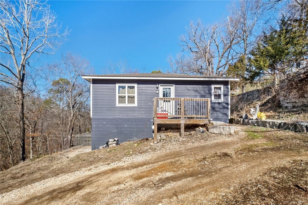 6 Fuller Street, Eureka Springs, AR 72632