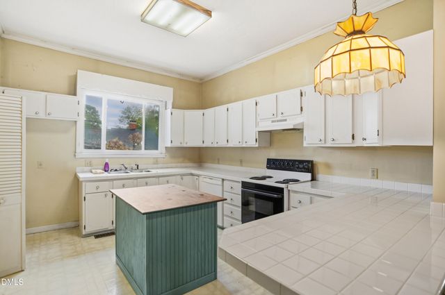 204 W Sycamore Street, Zebulon, NC 27597