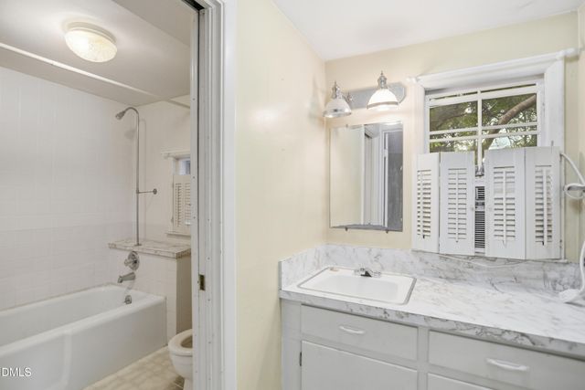 204 W Sycamore Street, Zebulon, NC 27597