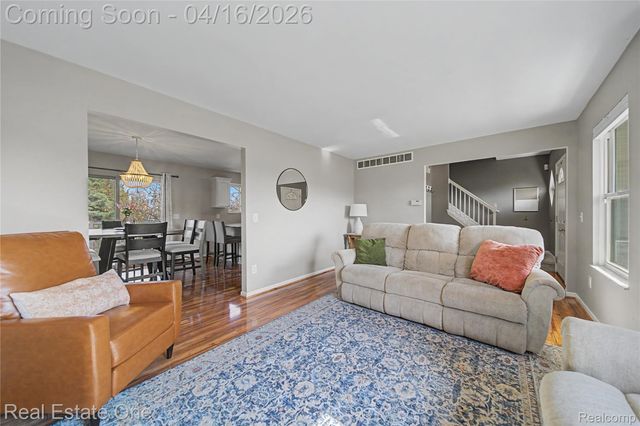 439 Brentwood Drive, Pinckney Village, MI 48169