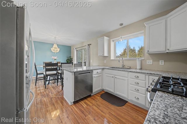 439 Brentwood Drive, Pinckney Village, MI 48169