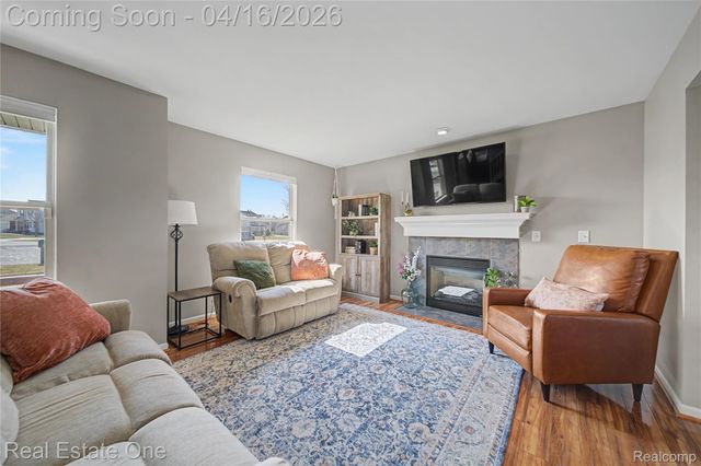 439 Brentwood Drive, Pinckney Village, MI 48169