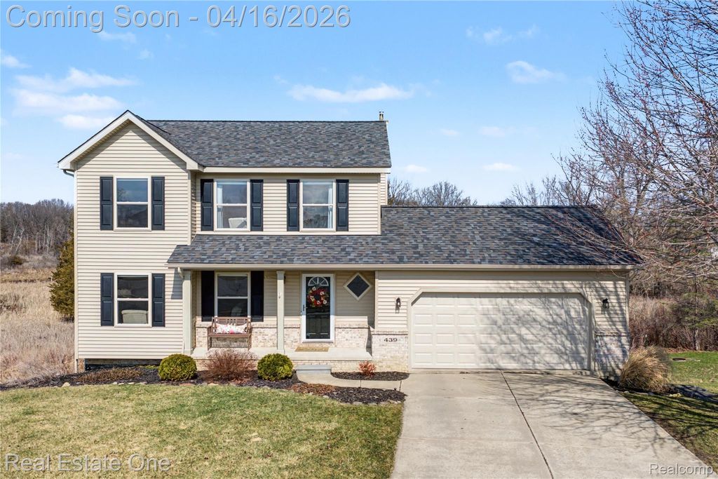 439 Brentwood Drive, Pinckney Village, MI 48169