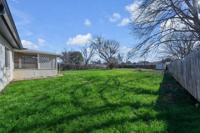 529 Ann Lois Lane, Burleson, TX 76028