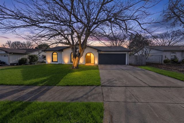 529 Ann Lois Lane, Burleson, TX 76028