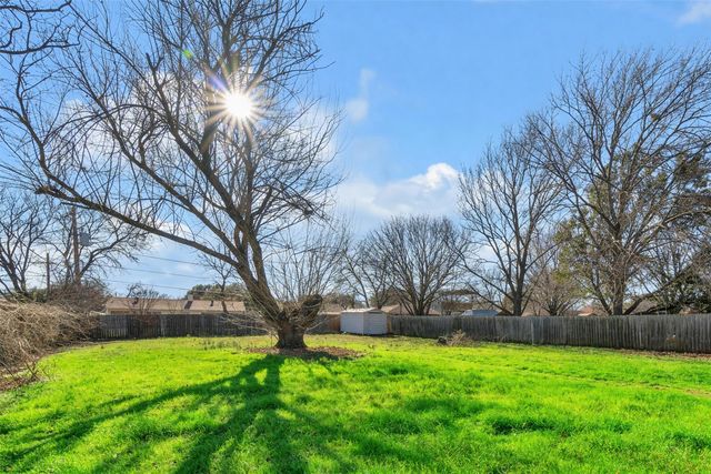 529 Ann Lois Lane, Burleson, TX 76028