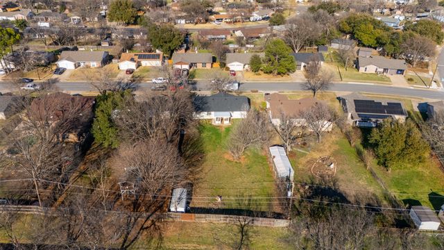 529 Ann Lois Lane, Burleson, TX 76028