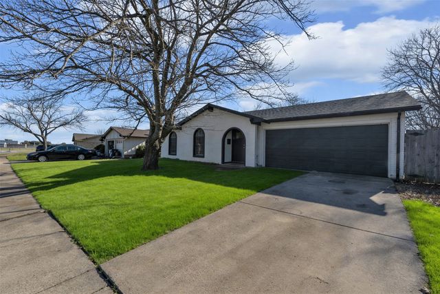 529 Ann Lois Lane, Burleson, TX 76028