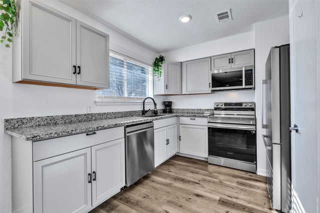 529 Ann Lois Lane, Burleson, TX 76028