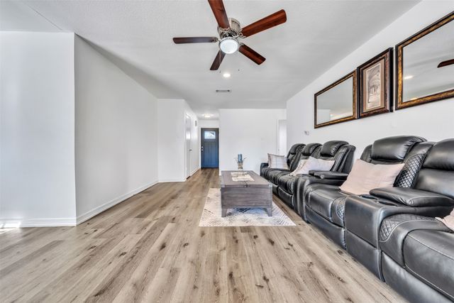 529 Ann Lois Lane, Burleson, TX 76028