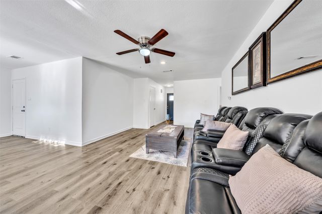 529 Ann Lois Lane, Burleson, TX 76028