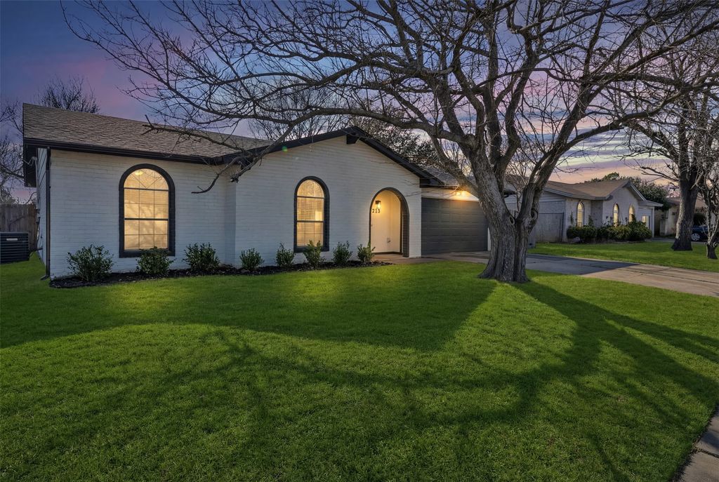 529 Ann Lois Lane, Burleson, TX 76028