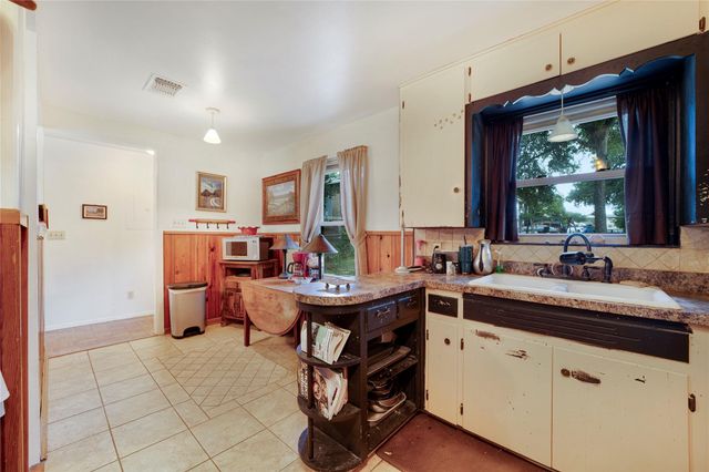 107 Mandalay LN, San Marcos, TX 78666