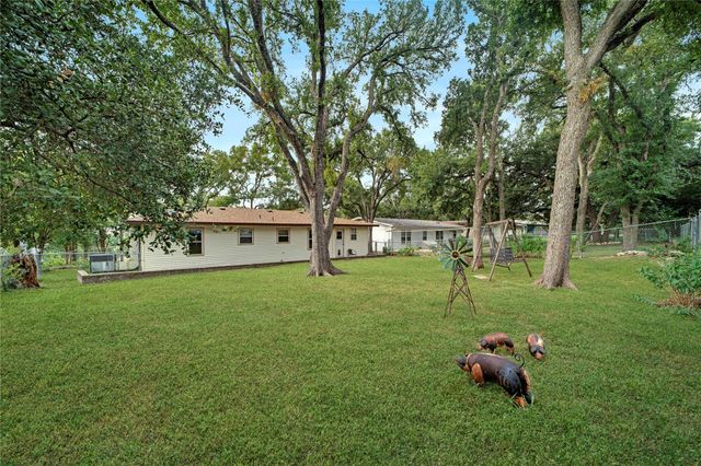 107 Mandalay LN, San Marcos, TX 78666