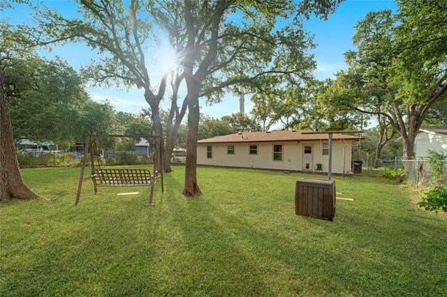 107 Mandalay LN, San Marcos, TX 78666