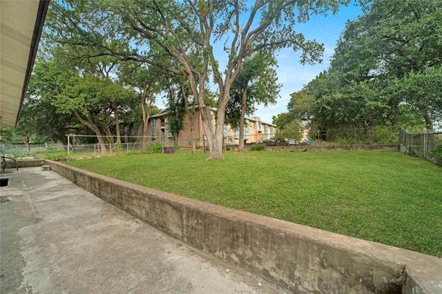 107 Mandalay LN, San Marcos, TX 78666