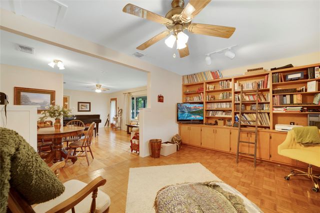 107 Mandalay LN, San Marcos, TX 78666