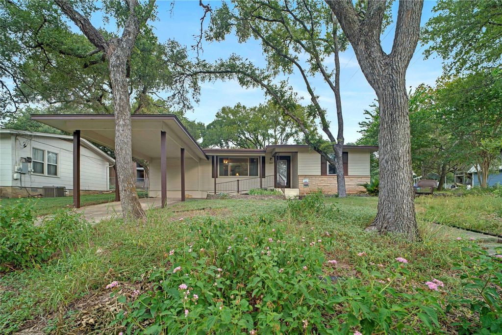 107 Mandalay LN, San Marcos, TX 78666