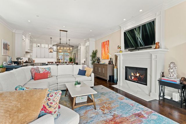 4037 N Richmond Street, Chicago, IL 60618