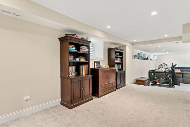 4037 N Richmond Street, Chicago, IL 60618