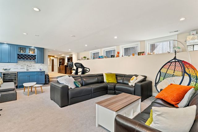 4037 N Richmond Street, Chicago, IL 60618