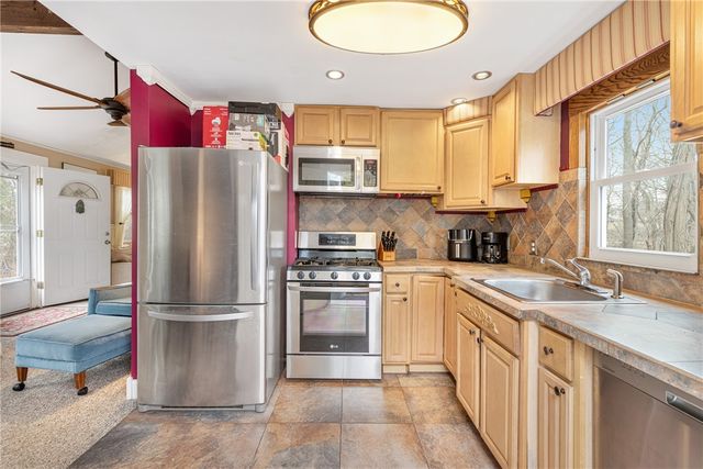 711 Union Street, Portsmouth, RI 02871
