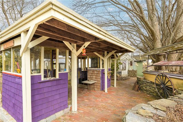 711 Union Street, Portsmouth, RI 02871