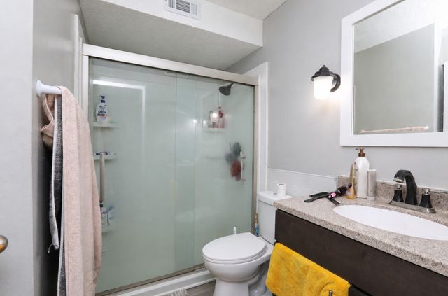 1100 E 6th Street 5, Des Moines, IA 50316