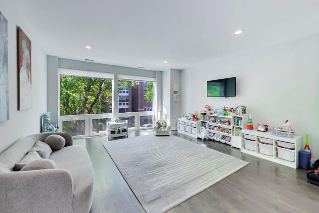 2140 W Rice Street 2E, Chicago, IL 60622