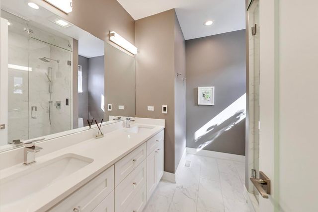 2140 W Rice Street 2E, Chicago, IL 60622