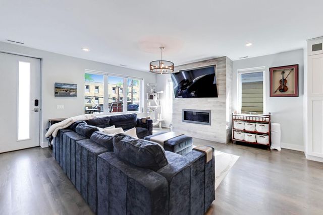 2140 W Rice Street 2E, Chicago, IL 60622