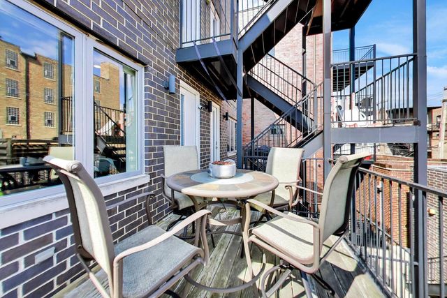 2140 W Rice Street 2E, Chicago, IL 60622