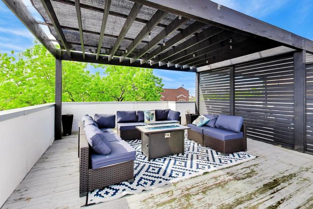 2140 W Rice Street 2E, Chicago, IL 60622