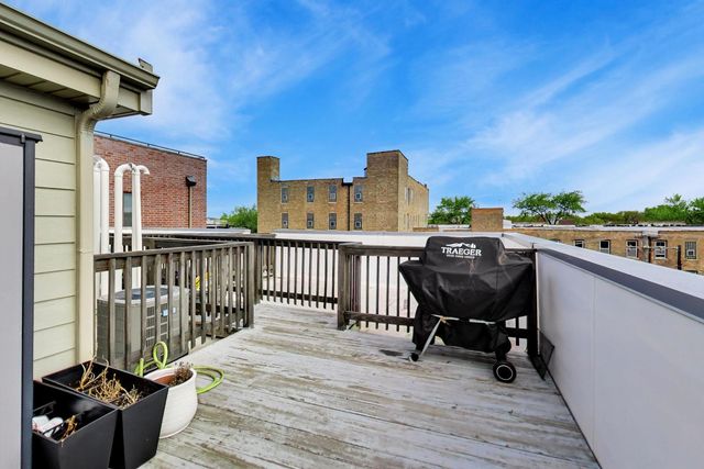 2140 W Rice Street 2E, Chicago, IL 60622