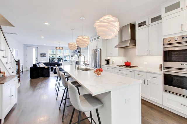 2140 W Rice Street 2E, Chicago, IL 60622