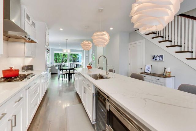 2140 W Rice Street 2E, Chicago, IL 60622