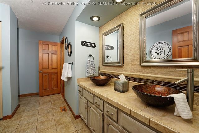 3601 Brookshire Drive, Hurricane, WV 25526
