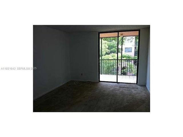 20860 San Simeon Way 302-6, Miami, FL 33179