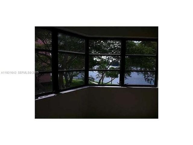 20860 San Simeon Way 302-6, Miami, FL 33179