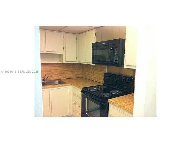 20860 San Simeon Way 302-6, Miami, FL 33179