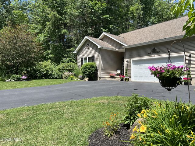 207 E Sunnyside, Queensbury, NY 12804