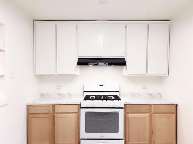 6121 24th St, Sacramento, CA 95822