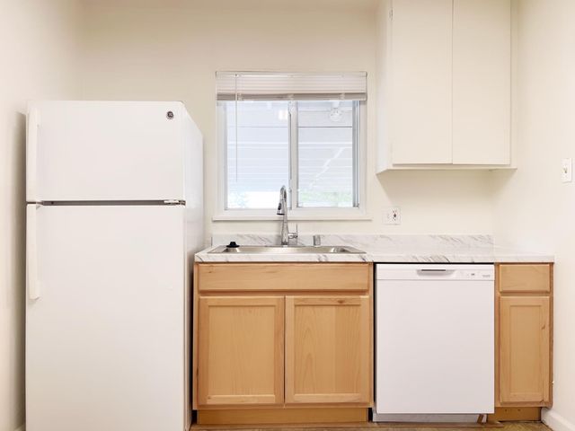 6121 24th St, Sacramento, CA 95822