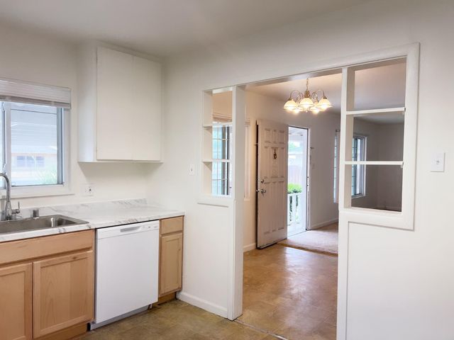 6121 24th St, Sacramento, CA 95822