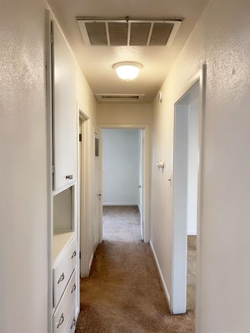 6121 24th St, Sacramento, CA 95822