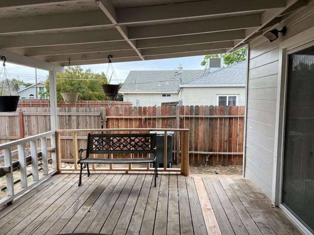 6121 24th St, Sacramento, CA 95822