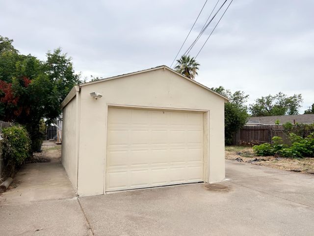 6121 24th St, Sacramento, CA 95822