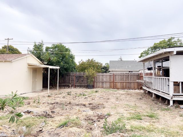 6121 24th St, Sacramento, CA 95822